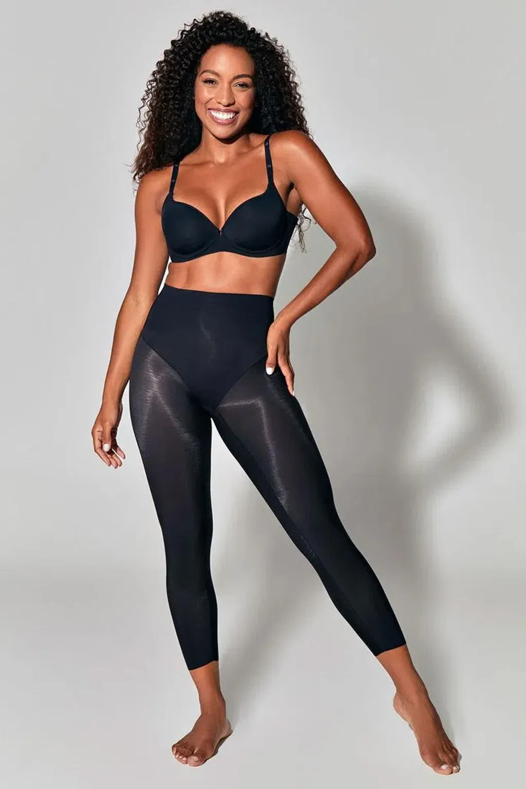 CAPRI Invisible Control Trousers Modeling Shapewear with Strong compression on the abdomen