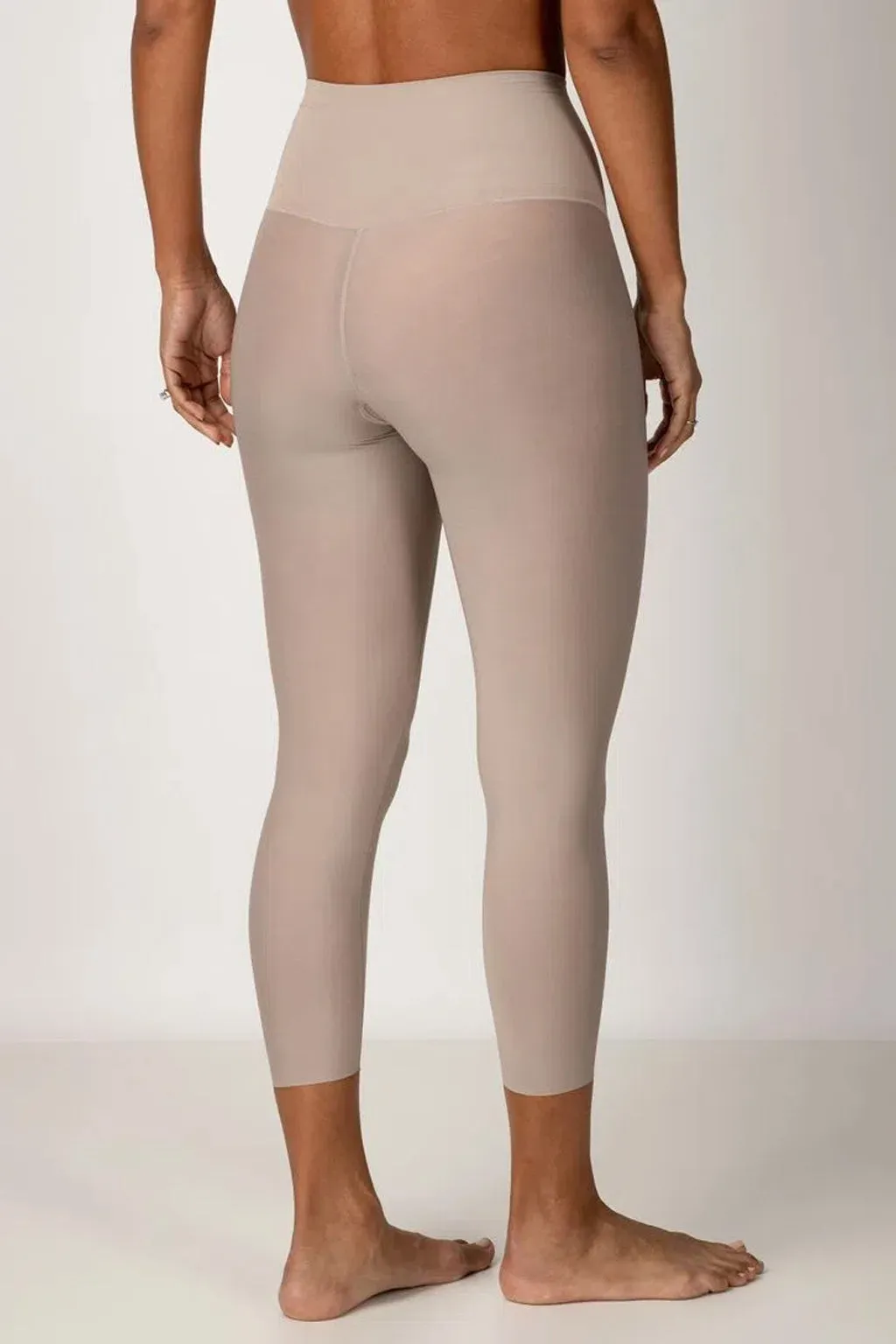 CAPRI Invisible Control Trousers Modeling Shapewear with Strong compression on the abdomen