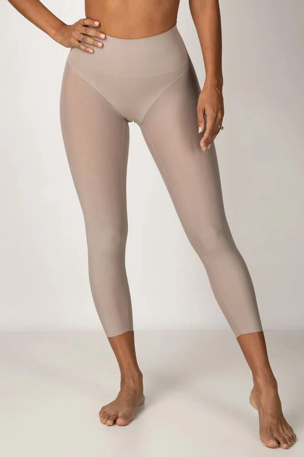 CAPRI Invisible Control Trousers Modeling Shapewear with Strong compression on the abdomen