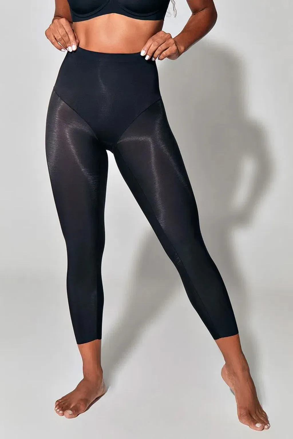 CAPRI Invisible Control Trousers Modeling Shapewear with Strong compression on the abdomen