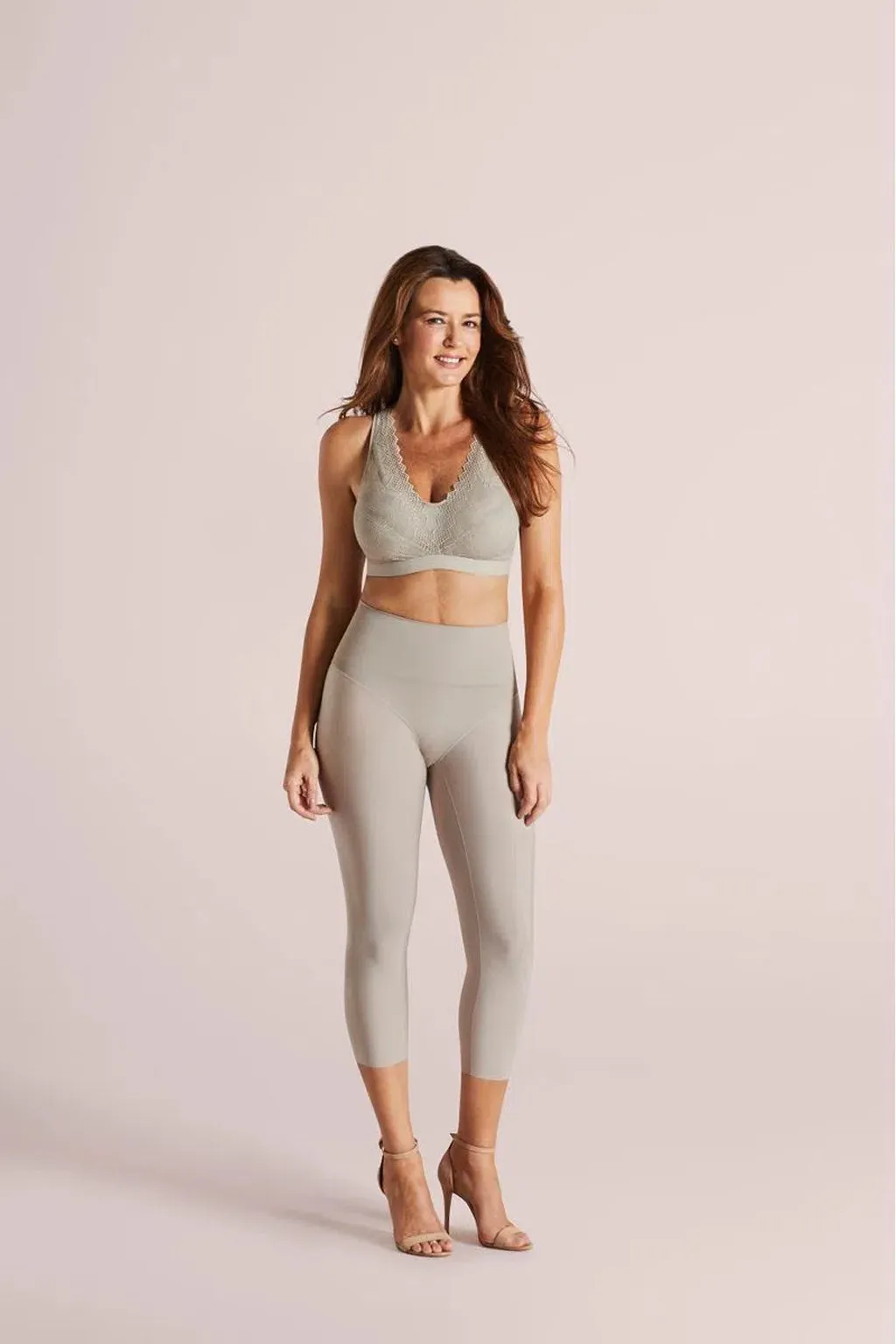 CAPRI Invisible Control Trousers Modeling Shapewear with Strong compression on the abdomen