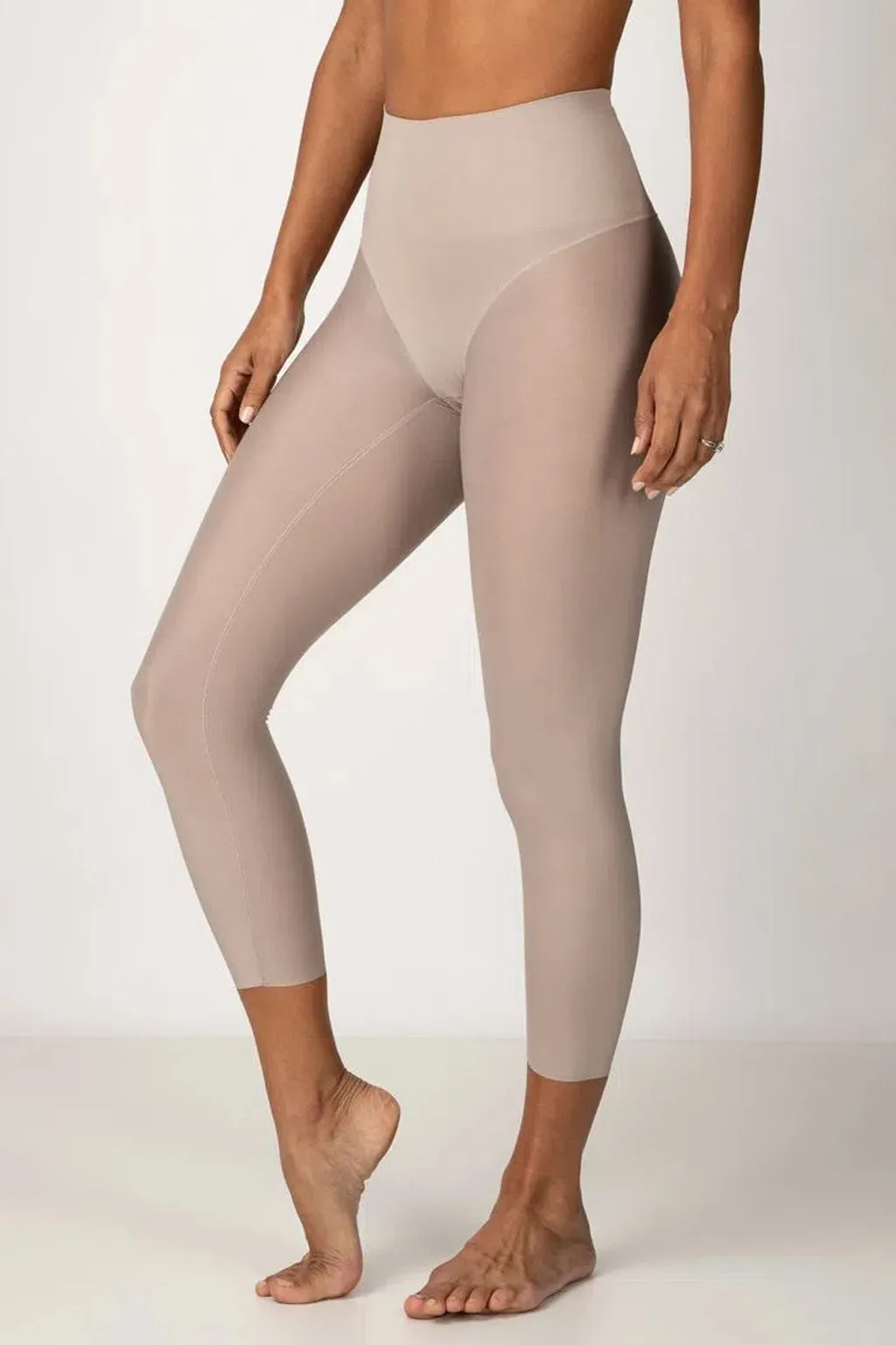 CAPRI Invisible Control Trousers Modeling Shapewear with Strong compression on the abdomen